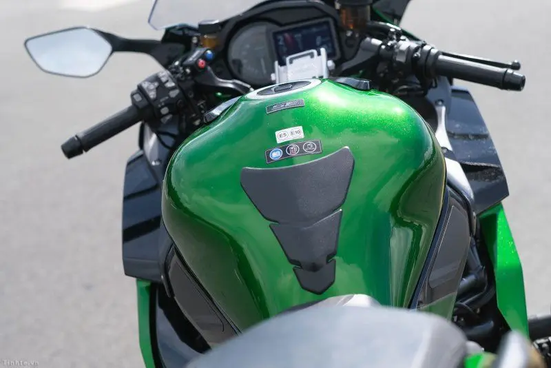 Kawasaki Ninja H2SX 26