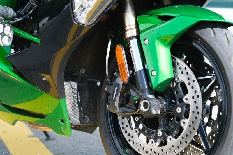 Kawasaki Ninja H2SX 28