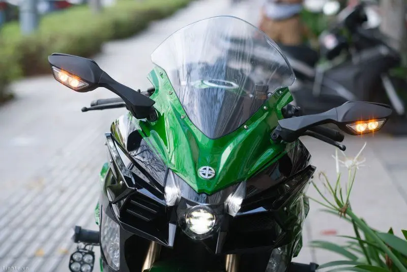 Kawasaki Ninja H2SX 33