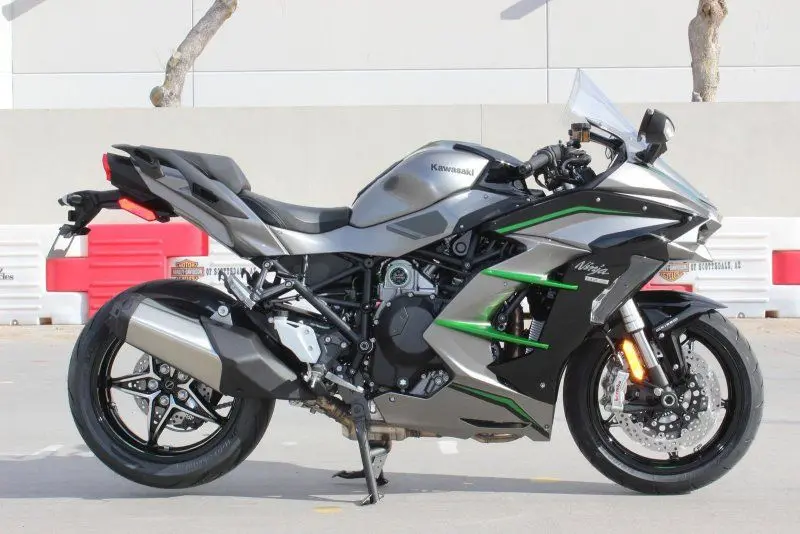 Kawasaki Ninja H2SX 9