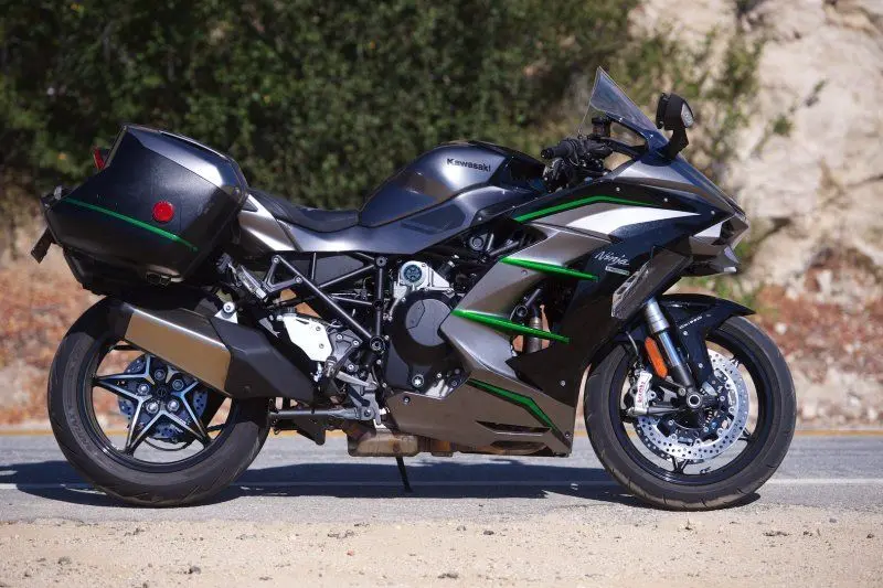 Kawasaki Ninja H2SX 10