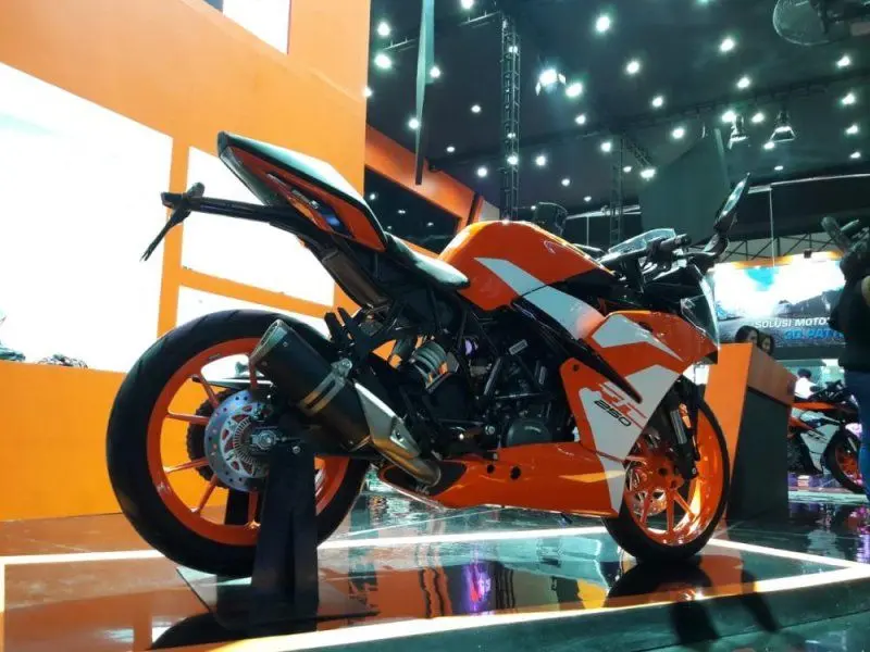KTM RC 250 26