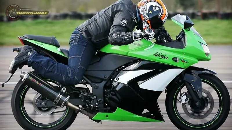 Kawasaki Ninja 250 12