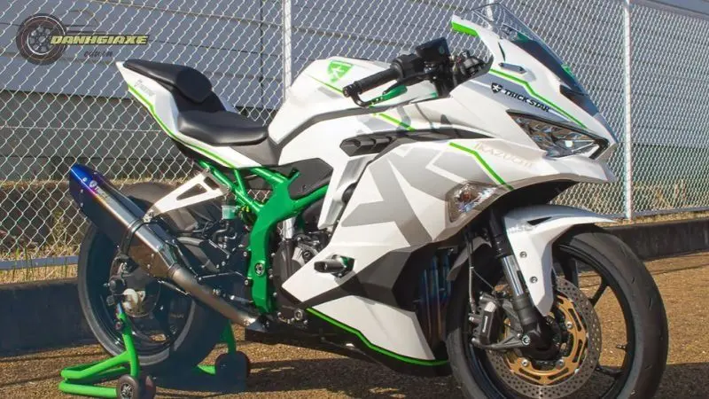 Kawasaki Ninja ZX-25R 10 Kawasaki Ninja ZX-25R 10