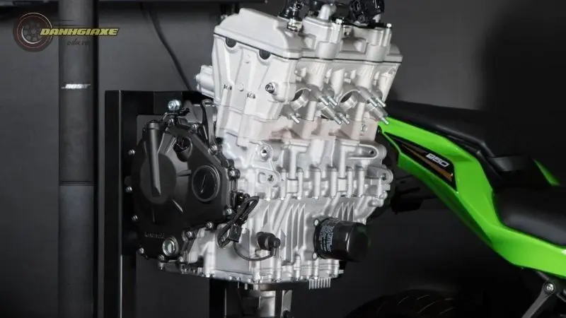 Kawasaki Ninja ZX-25R 8 Kawasaki Ninja ZX-25R 8