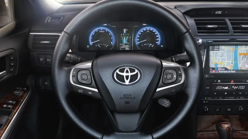 Ảnh Toyota Camry 2.0G sắc nét đến từng góc cạnh 2