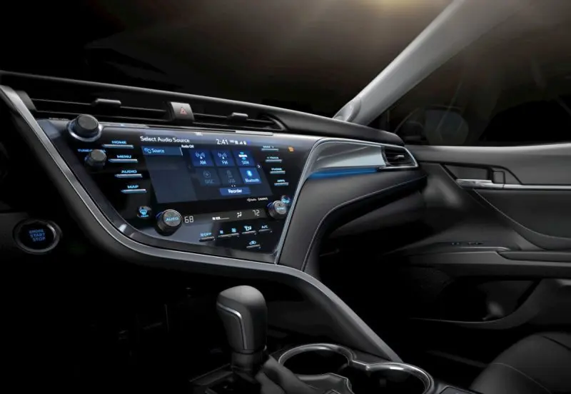 Ảnh Toyota Camry 2.0G sắc nét đến từng góc cạnh 6