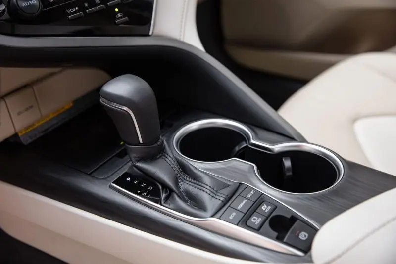 Ảnh Toyota Camry 2.0G sắc nét đến từng góc cạnh 11