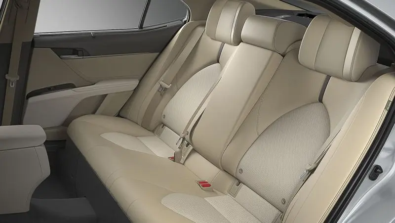 Ảnh Toyota Camry 2.0G sắc nét đến từng góc cạnh 13