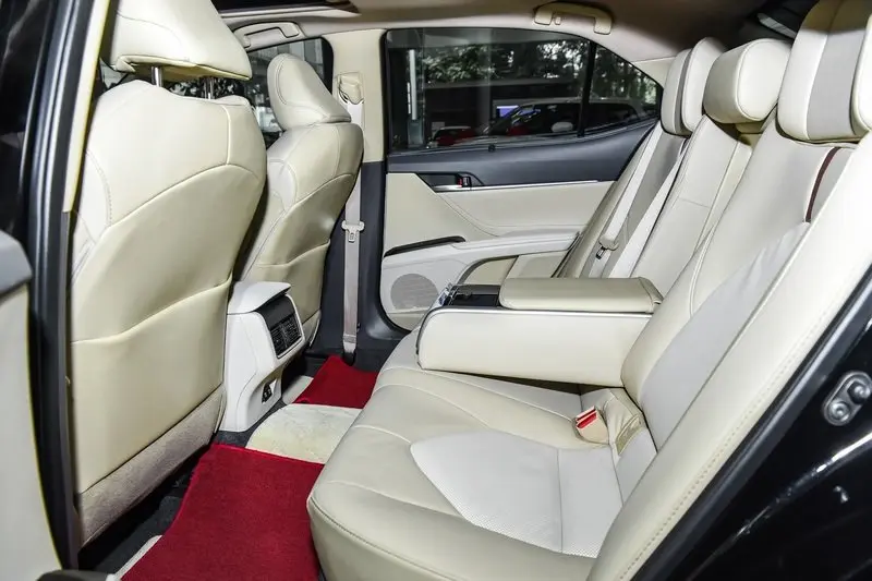 Ảnh Toyota Camry 2.0G sắc nét đến từng góc cạnh 16