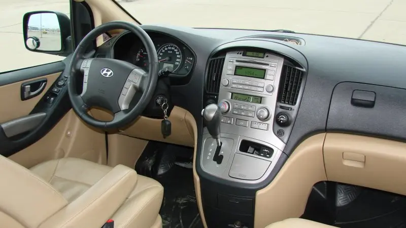 Xem hình xe Hyundai Starex từ nhiều góc độ 7