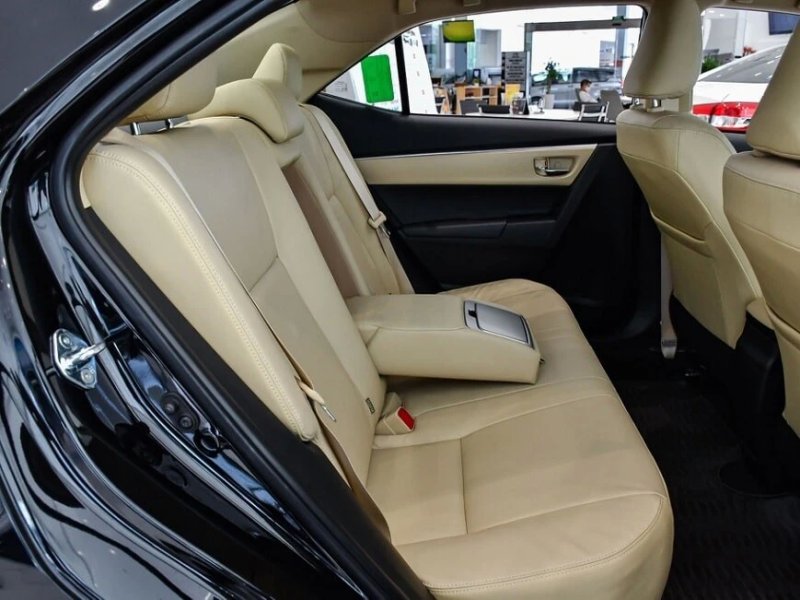 Ảnh nội thất Corolla Altis 1.8V chất lượng cao 6