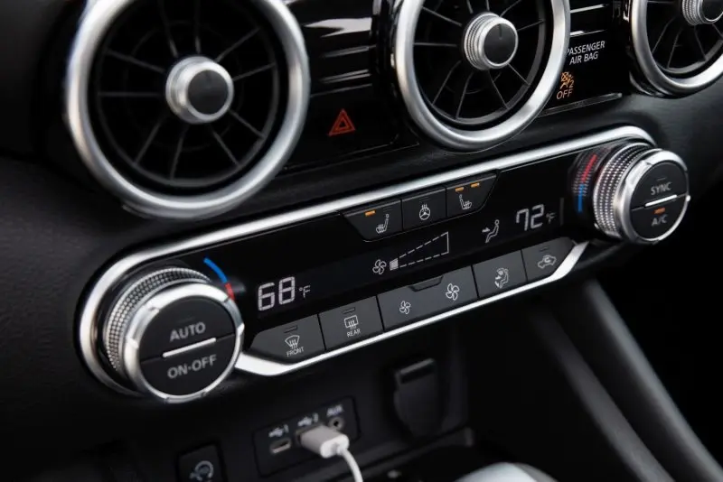 Hình ảnh nội thất xe Nissan Sentra cực sang trọng 17