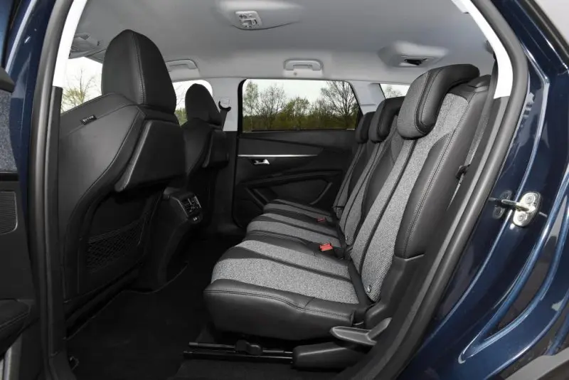 Chi tiết nội thất xe Peugeot 5008 cao cấp 3