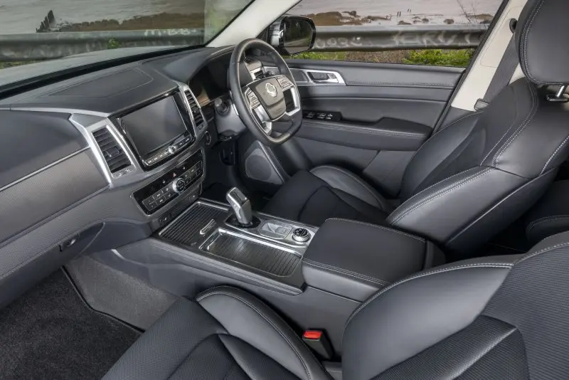 Tải hình ảnh xe Ssangyong Rexton nội thất cao cấp 9
