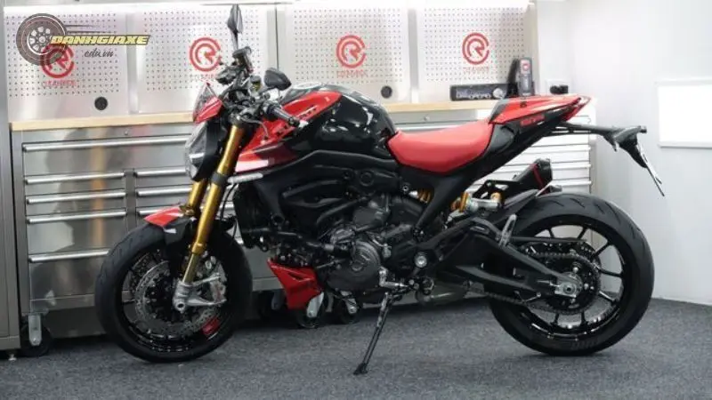 Ducati Monster 11