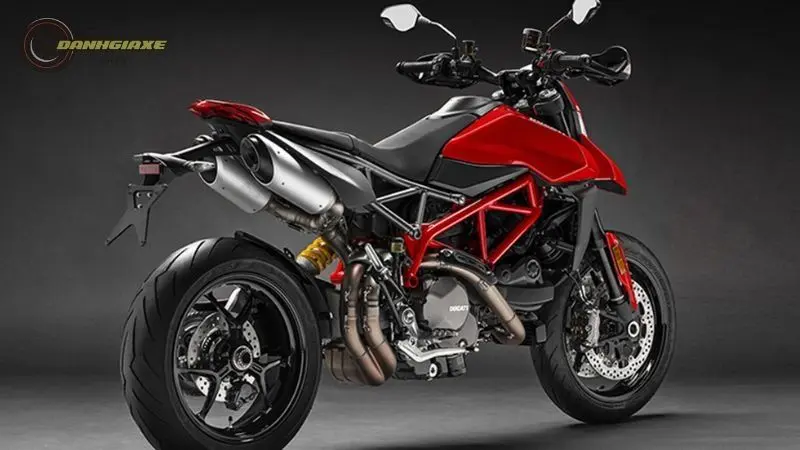 Hypermotard 950 11