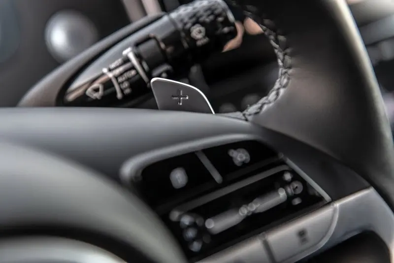 Chi tiết nội thất sang trọng của xe Hyundai Santa Cruz 9