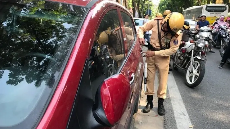 Mức xử phạt lỗi vi phạm về dừng, đỗ xe theo Nghị định 100/2019/NĐ-CP Mức xử phạt lỗi vi phạm về dừng, đỗ xe theo Nghị định 100/2019/NĐ-CP