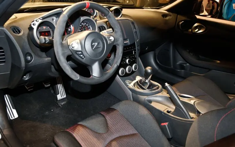 Xem ảnh xe Nissan 370Z từ nhiều góc độ 9