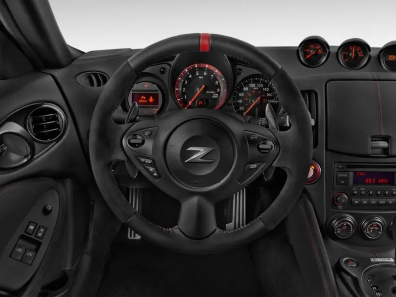 Xem ảnh xe Nissan 370Z từ nhiều góc độ 10