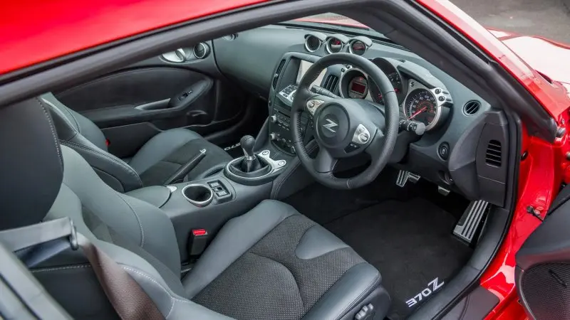 Xem ảnh xe Nissan 370Z từ nhiều góc độ 18