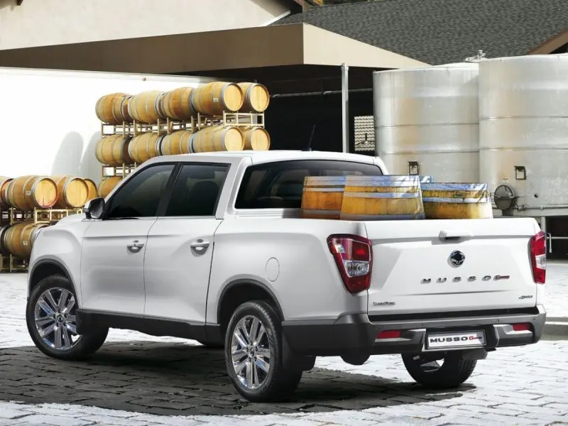 Tải hình ảnh xe SsangYong Musso phiên bản cao cấp 15