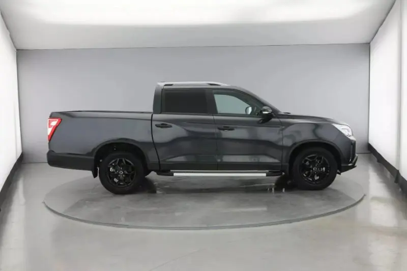 Tải hình ảnh xe SsangYong Musso phiên bản cao cấp 16