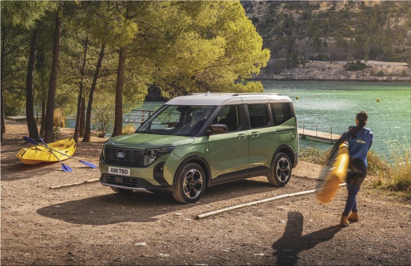 Tải ảnh xe Ford Tourneo full HD 3