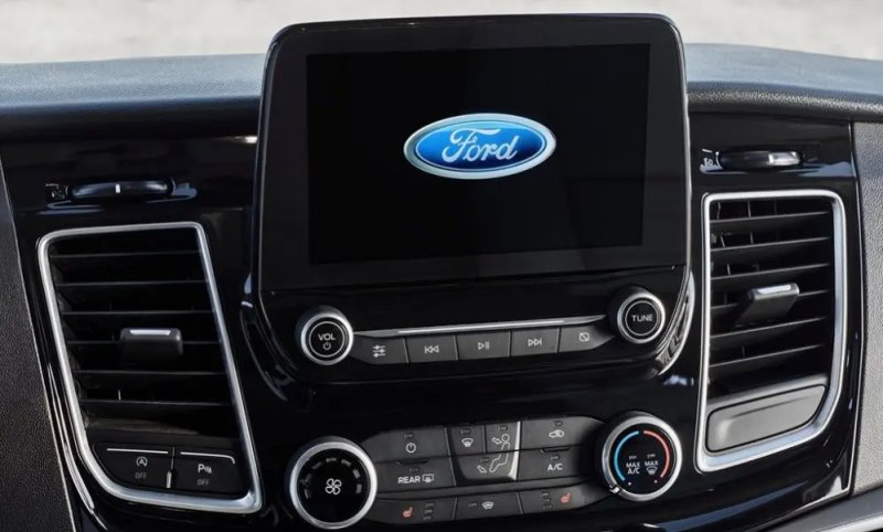 Hình xe Ford Tourneo chi tiết nhất 11