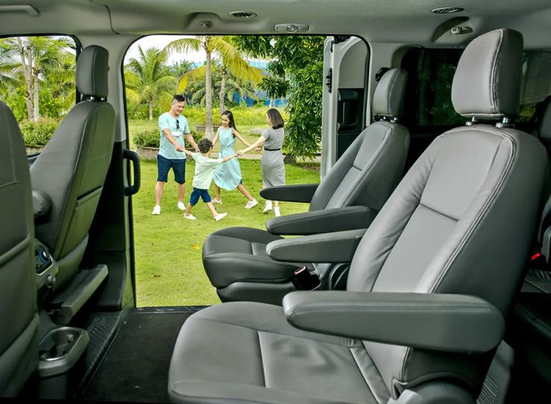 Hình xe Ford Tourneo chi tiết nhất 13