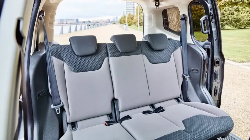 Hình xe Ford Tourneo chi tiết nhất 19