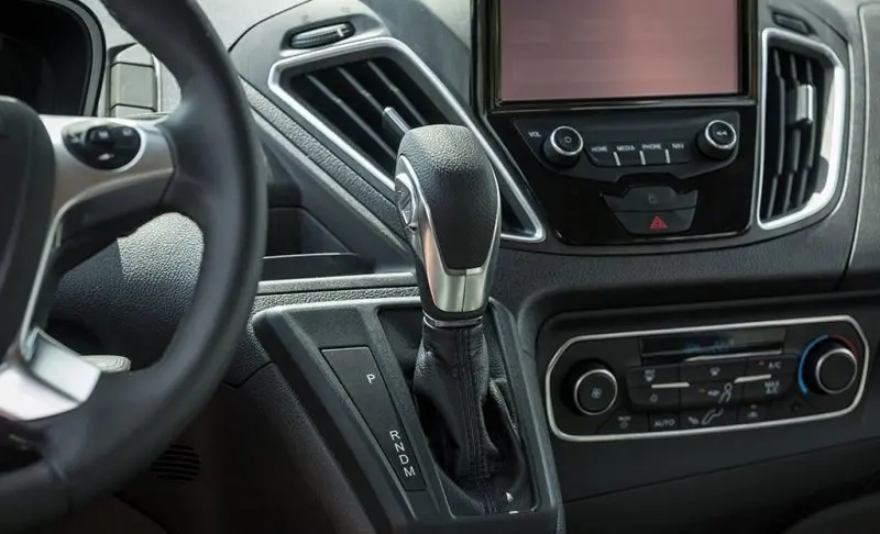 Hình xe Ford Tourneo chi tiết nhất 22