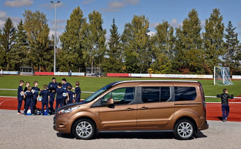 Tải ảnh xe Ford Tourneo full HD 8