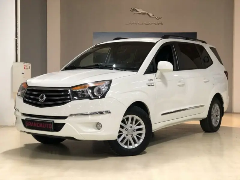 Hình ảnh ngoại thất xe Ssangyong Stavic 1