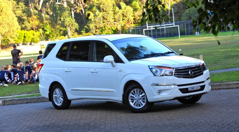 Hình ảnh ngoại thất xe Ssangyong Stavic 14