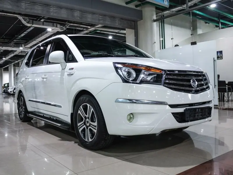 Hình ảnh ngoại thất xe Ssangyong Stavic 3