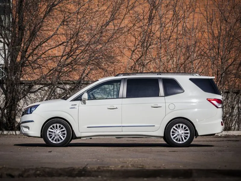Hình ảnh ngoại thất xe Ssangyong Stavic 22
