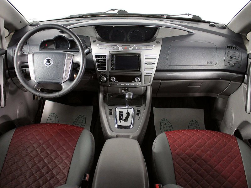 Chi tiết nội thất xe Ssangyong Stavic 2