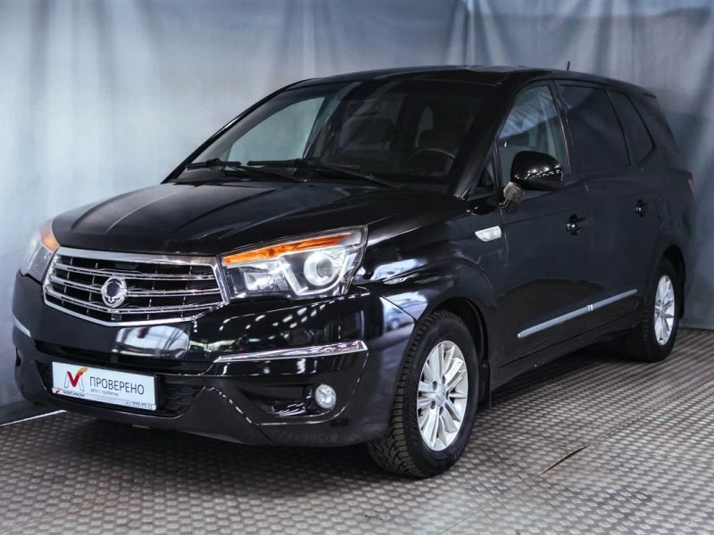 Hình ảnh ngoại thất xe Ssangyong Stavic 4