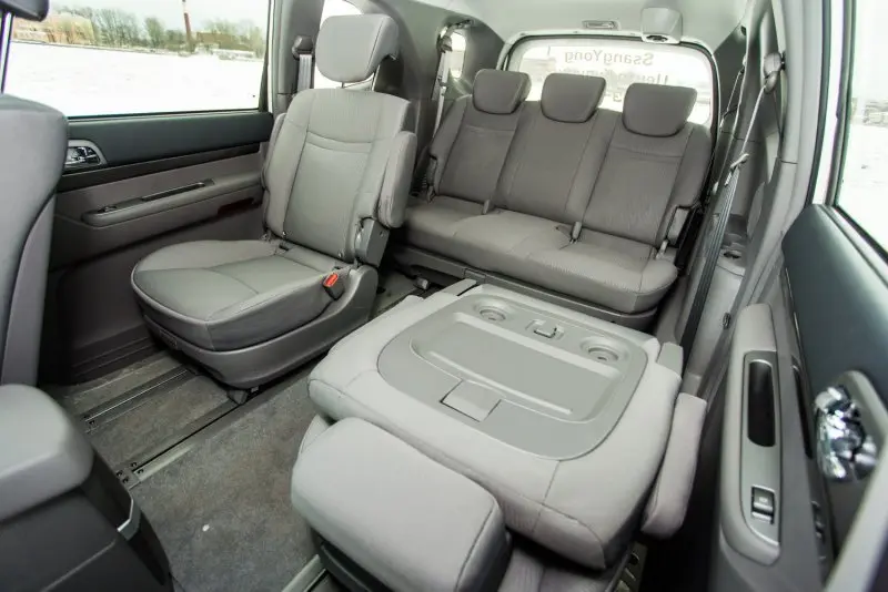 Chi tiết nội thất xe Ssangyong Stavic 7