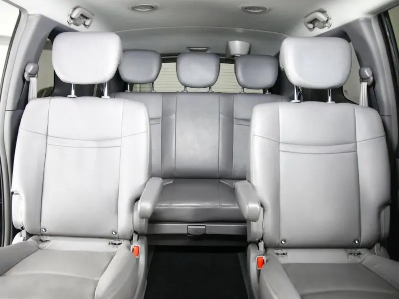 Chi tiết nội thất xe Ssangyong Stavic 9