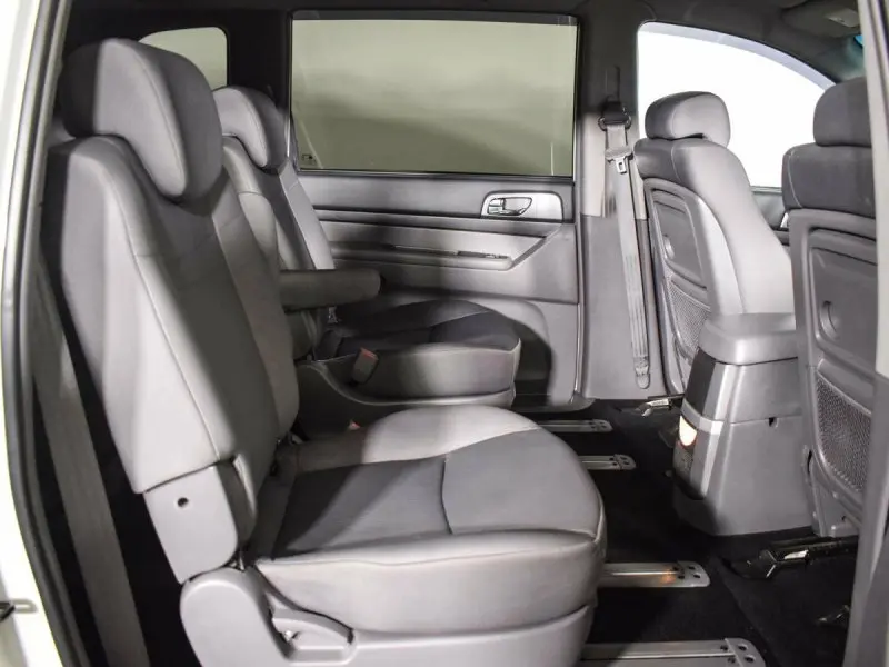 Chi tiết nội thất xe Ssangyong Stavic 11