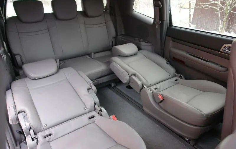 Chi tiết nội thất xe Ssangyong Stavic 15
