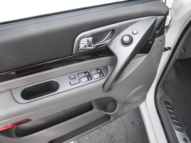 Chi tiết nội thất xe Ssangyong Stavic 21