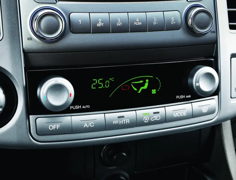 Chi tiết nội thất xe Ssangyong Stavic 24