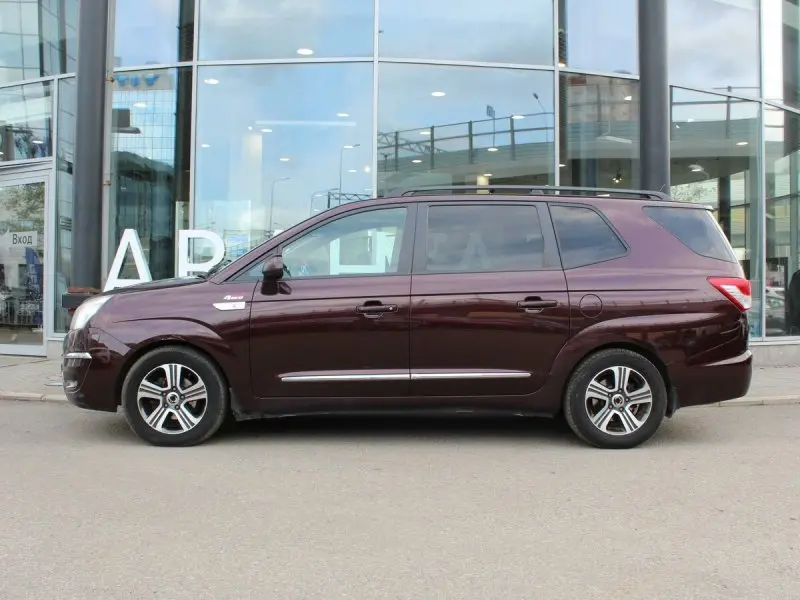 Hình ảnh ngoại thất xe Ssangyong Stavic 7