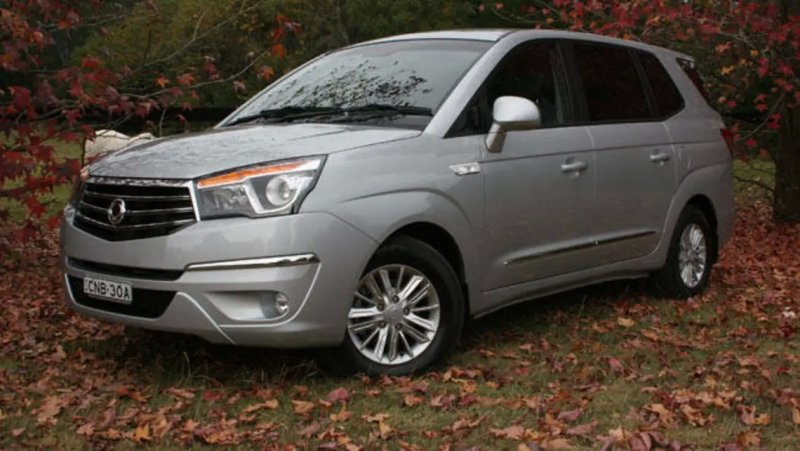Hình ảnh ngoại thất xe Ssangyong Stavic 10