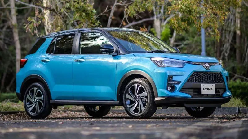 Ảnh xe Toyota Raize chụp từ góc nhìn độc đáo 24
