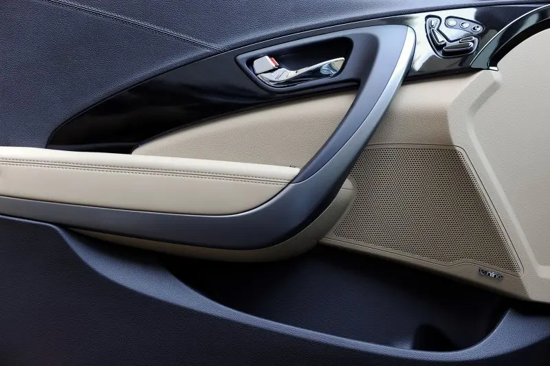 Hình ảnh Hyundai Azera dưới góc chụp chi tiết 9